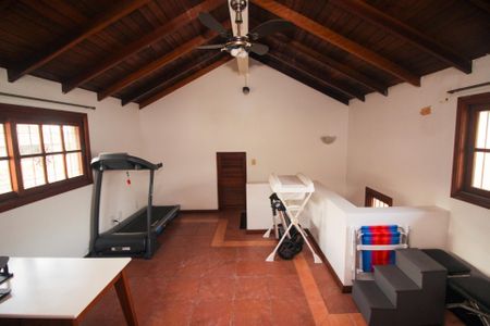 Casa de condomínio à venda com 129m², 3 quartos e 1 vagaSótão da casa