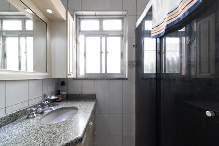 Casa à venda com 450m², 5 quartos e sem vaga Casa à venda com 450m², 5 quartos e sem vagaBanheiro de Serviço