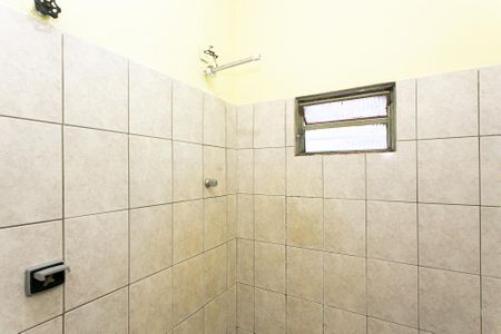 Banheiro de casa para alugar com 1 quarto, 60m² em Vila Esperança, São Paulo