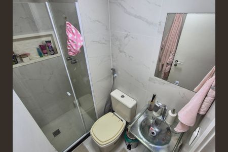Apartamento à venda com 74m², 3 quartos e 1 vagaBanheiro suite 2