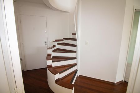 Apartamento para alugar com 129m², 3 quartos e 3 vagasEscada
