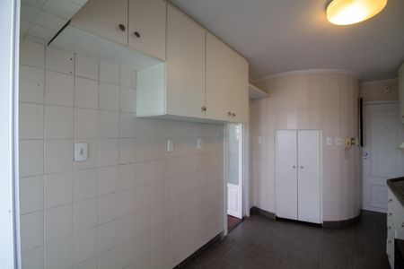 Apartamento para alugar com 129m², 3 quartos e 3 vagasCozinha