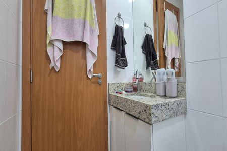 Banheiro de apartamento à venda com 2 quartos, 56m² em Residencial Villa Garden, Campinas