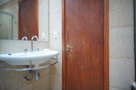 Apartamento à venda com 159m², 2 quartos e 1 vagaBanheiro Corredor