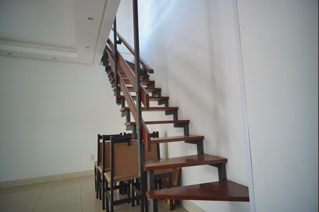 Apartamento à venda com 159m², 2 quartos e 1 vagaEscada - Acesso Cobertura