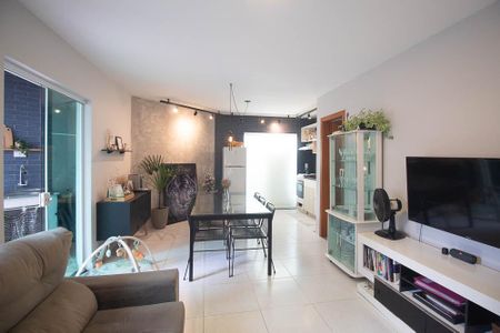 Casa de condomínio à venda com 55m², 2 quartos e 1 vagaSala / Cozinha 