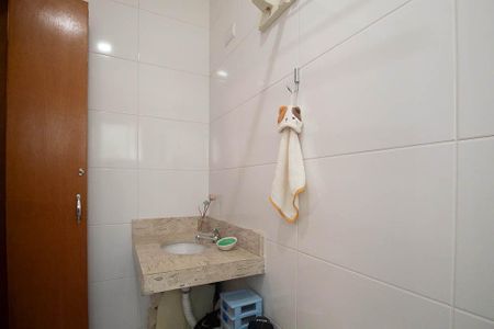 Casa de condomínio à venda com 55m², 2 quartos e 1 vagaBanheiro da Suíte 2