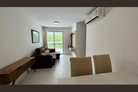 Sala de apartamento para alugar com 2 quartos, 66m² em Recreio dos Bandeirantes, Rio de Janeiro