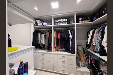 Apartamento para alugar com 197m², 2 quartos e 1 vaga Apartamento para alugar com 197m², 2 quartos e 1 vagaSuíte 1 - Closet