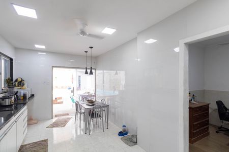 Casa para alugar com 320m², 2 quartos e 3 vagasCozinha