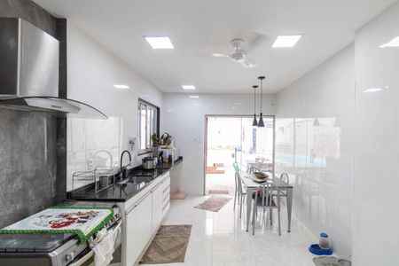 Casa para alugar com 320m², 2 quartos e 3 vagasCozinha