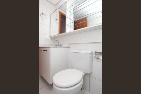 Banheiro de apartamento à venda com 1 quarto, 41m² em Partenon, Porto Alegre