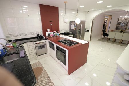 Casa para alugar com 335m², 4 quartos e 4 vagas Casa para alugar com 335m², 4 quartos e 4 vagasCozinha