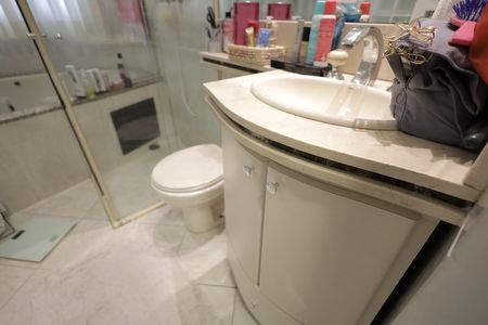 Casa para alugar com 335m², 4 quartos e 4 vagas Casa para alugar com 335m², 4 quartos e 4 vagasBanheiro Suíte 4