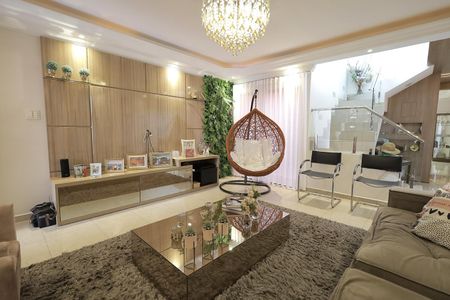 Casa para alugar com 335m², 4 quartos e 4 vagas Casa para alugar com 335m², 4 quartos e 4 vagasSala