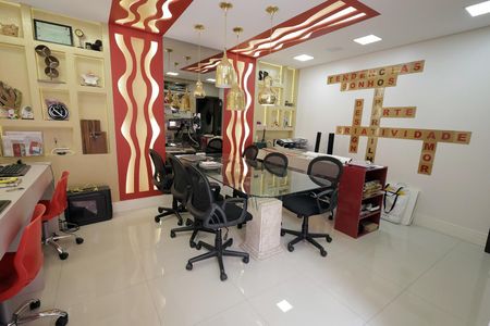 Casa para alugar com 335m², 4 quartos e 4 vagas Casa para alugar com 335m², 4 quartos e 4 vagasEscritório