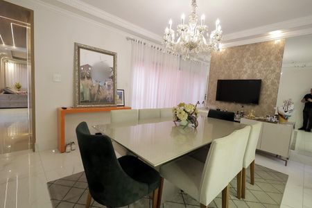 Casa para alugar com 335m², 4 quartos e 4 vagas Casa para alugar com 335m², 4 quartos e 4 vagasSala de Jantar