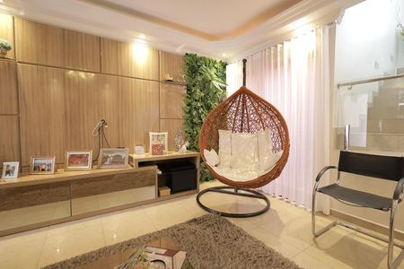 Casa para alugar com 335m², 4 quartos e 4 vagas Casa para alugar com 335m², 4 quartos e 4 vagasSala