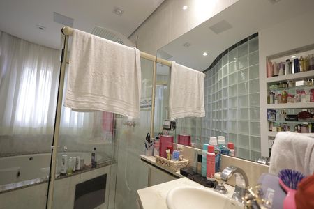 Casa para alugar com 335m², 4 quartos e 4 vagas Casa para alugar com 335m², 4 quartos e 4 vagasBanheiro Suíte 4