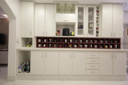 Casa para alugar com 335m², 4 quartos e 4 vagas Casa para alugar com 335m², 4 quartos e 4 vagasCozinha