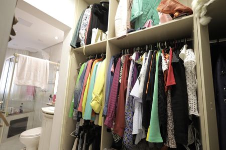 Casa para alugar com 335m², 4 quartos e 4 vagas Casa para alugar com 335m², 4 quartos e 4 vagasCloset Suíte 4
