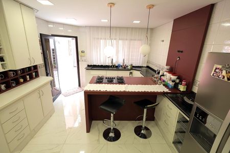 Casa para alugar com 335m², 4 quartos e 4 vagas Casa para alugar com 335m², 4 quartos e 4 vagasCozinha