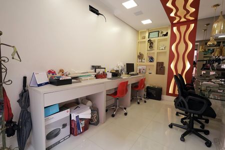 Casa para alugar com 335m², 4 quartos e 4 vagas Casa para alugar com 335m², 4 quartos e 4 vagasEscritório