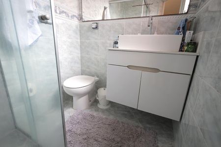 Casa para alugar com 335m², 4 quartos e 4 vagas Casa para alugar com 335m², 4 quartos e 4 vagasBanheiro Suíte 2