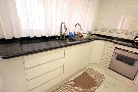 Casa para alugar com 335m², 4 quartos e 4 vagas Casa para alugar com 335m², 4 quartos e 4 vagasCozinha
