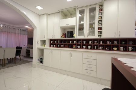 Casa para alugar com 335m², 4 quartos e 4 vagas Casa para alugar com 335m², 4 quartos e 4 vagasCozinha