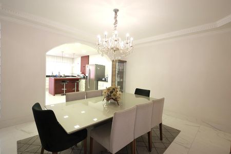 Casa para alugar com 335m², 4 quartos e 4 vagas Casa para alugar com 335m², 4 quartos e 4 vagasSala de Jantar