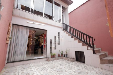 Casa para alugar com 335m², 4 quartos e 4 vagas Casa para alugar com 335m², 4 quartos e 4 vagasQuintal