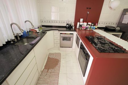 Casa para alugar com 335m², 4 quartos e 4 vagas Casa para alugar com 335m², 4 quartos e 4 vagasCozinha