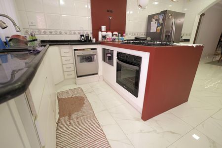 Casa para alugar com 335m², 4 quartos e 4 vagas Casa para alugar com 335m², 4 quartos e 4 vagasCozinha