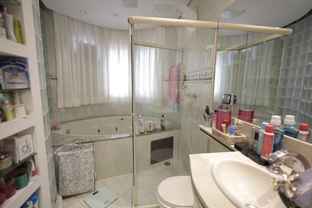 Casa para alugar com 335m², 4 quartos e 4 vagas Casa para alugar com 335m², 4 quartos e 4 vagasBanheiro Suíte 4