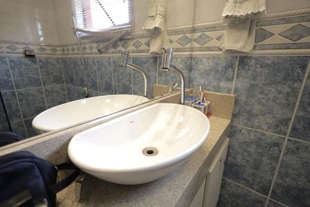 Casa para alugar com 335m², 4 quartos e 4 vagas Casa para alugar com 335m², 4 quartos e 4 vagasBanheiro Suíte 1