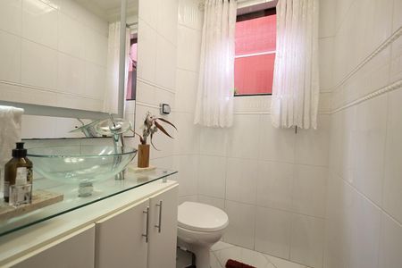 Casa para alugar com 335m², 4 quartos e 4 vagas Casa para alugar com 335m², 4 quartos e 4 vagasBanheiro