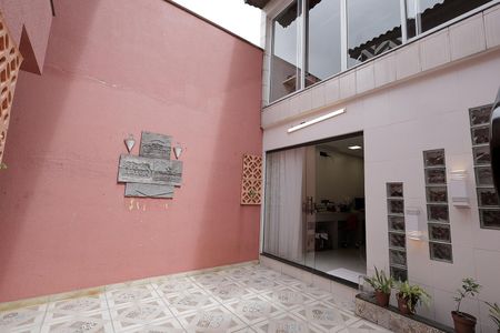 Casa para alugar com 335m², 4 quartos e 4 vagas Casa para alugar com 335m², 4 quartos e 4 vagasQuintal