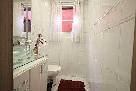 Casa para alugar com 335m², 4 quartos e 4 vagas Casa para alugar com 335m², 4 quartos e 4 vagasBanheiro