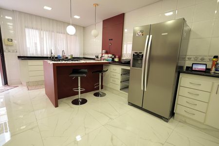 Casa para alugar com 335m², 4 quartos e 4 vagas Casa para alugar com 335m², 4 quartos e 4 vagasCozinha