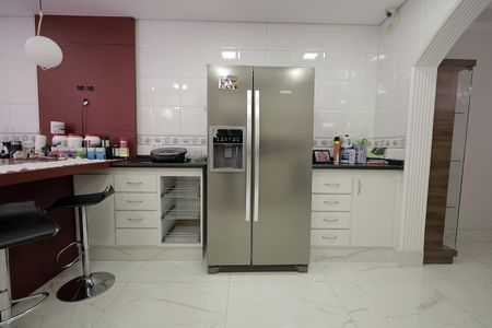 Casa para alugar com 335m², 4 quartos e 4 vagas Casa para alugar com 335m², 4 quartos e 4 vagasCozinha