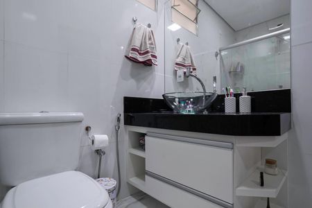 Casa à venda com 200m², 3 quartos e 2 vagasBanheiro da suíte 