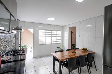 Casa à venda com 200m², 3 quartos e 2 vagasCozinha