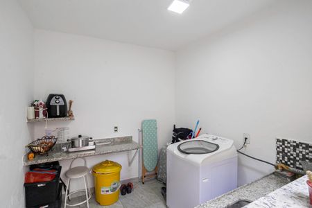 Casa à venda com 200m², 3 quartos e 2 vagasÁrea de serviço