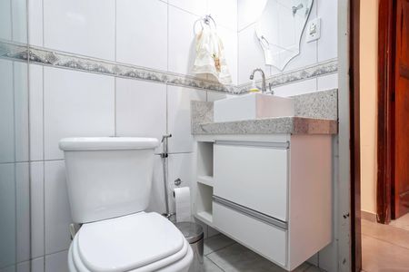 Casa à venda com 200m², 3 quartos e 2 vagasBanheiro social 