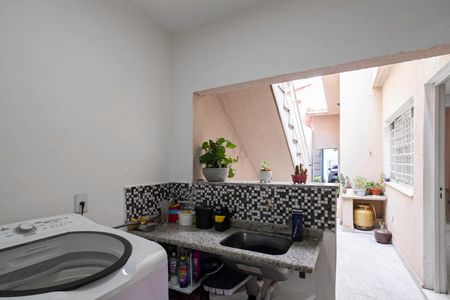 Casa à venda com 200m², 3 quartos e 2 vagasÁrea de serviço