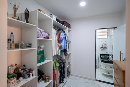 Casa à venda com 200m², 3 quartos e 2 vagasCloset da suíte