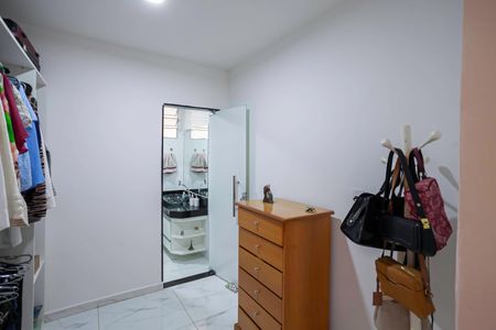 Casa à venda com 200m², 3 quartos e 2 vagasCloset da suíte