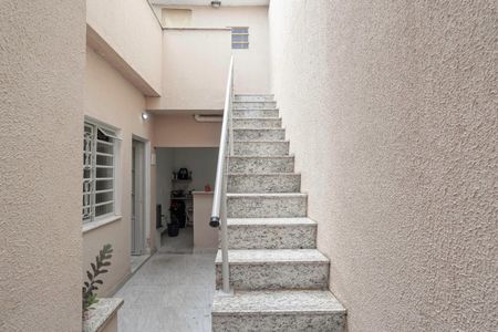 Casa à venda com 200m², 3 quartos e 2 vagasEscada