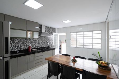 Casa à venda com 200m², 3 quartos e 2 vagasCozinha